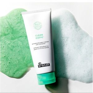 🌿 Dr. Brandt Skincare Clean Biotic pH-balanced yogurt cleanser with chlorophyll